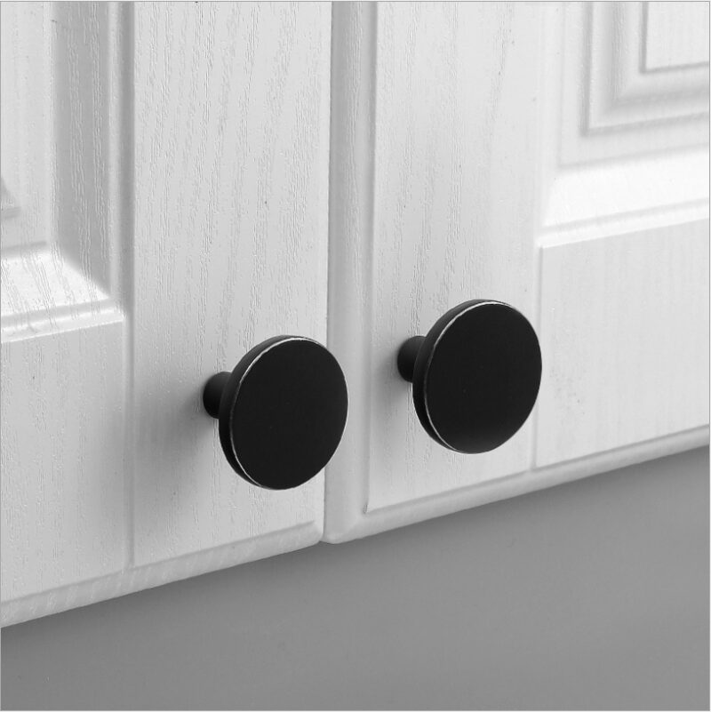 Tay nắm tủ hiện đại màu đen chrome RHF.6073BT 1