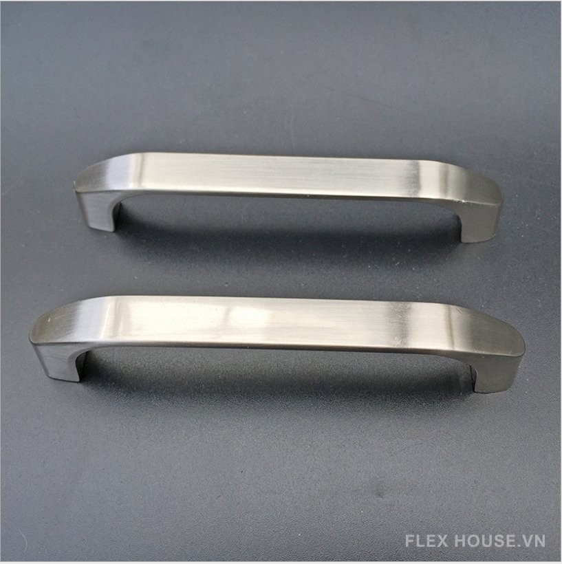 Tay nắm tủ màu bạc bằng thép không gỉ WH547 6