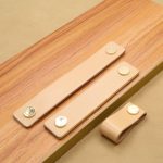 Tay nắm tủ bằng da chân đế hợp kim màu vàng DH6510