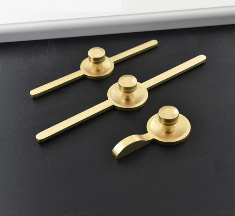 Núm tay nắm tủ dài cổ điển màu vàng KHP8047
