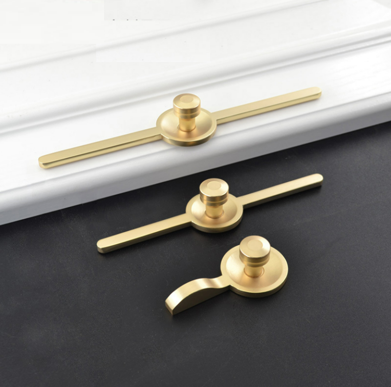 Núm tay nắm tủ dài cổ điển màu vàng KHP8057 1