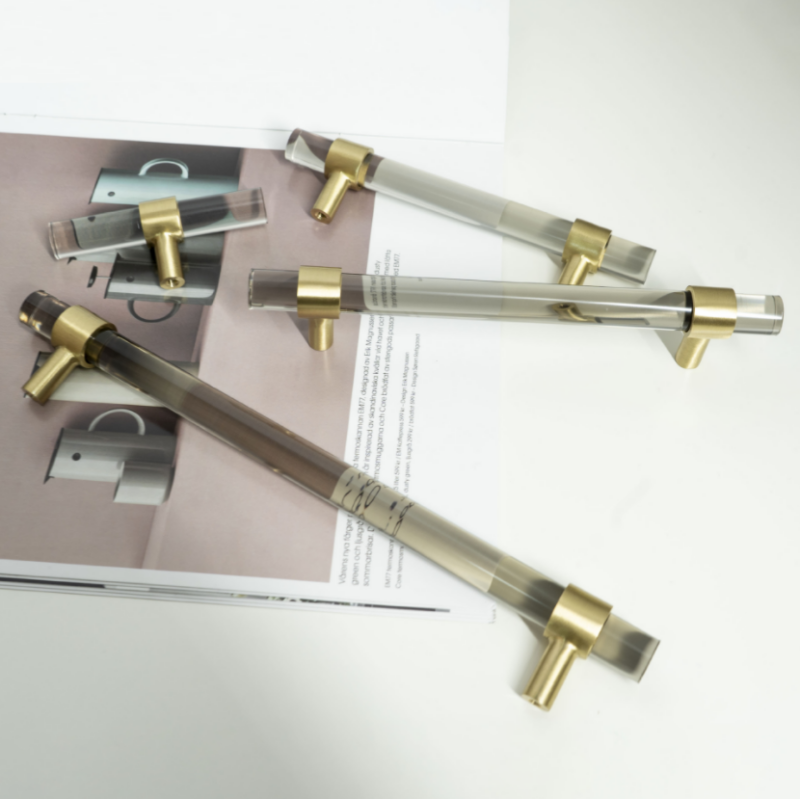 Tay nắm tủ hiện đại bằng đồng acrylic nhập khẩu Italia Al-0591 1