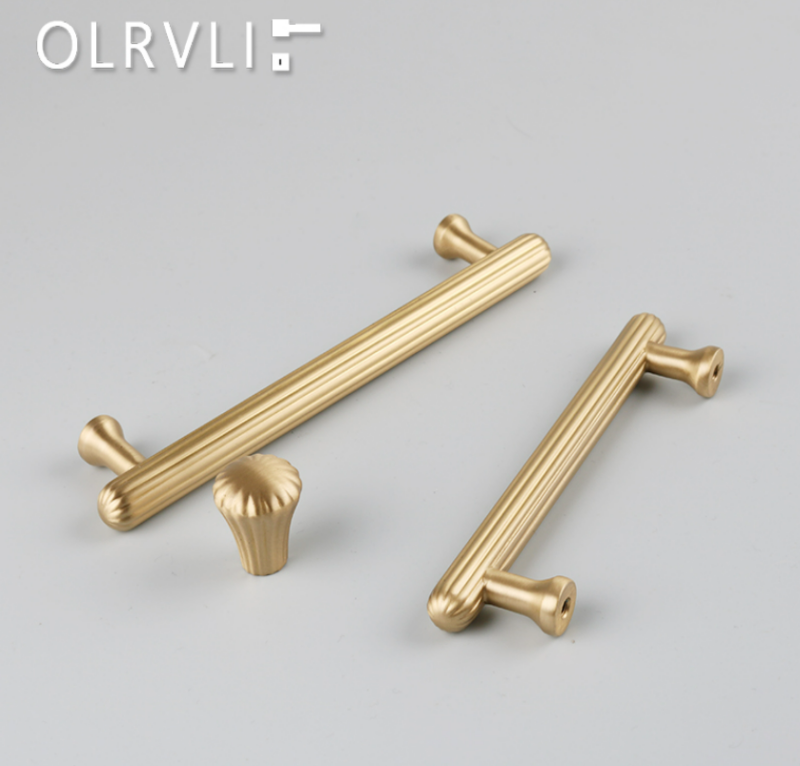 Tay nắm tủ Italia bằng đồng màu đồng chải OLRVLI 803.120B 1