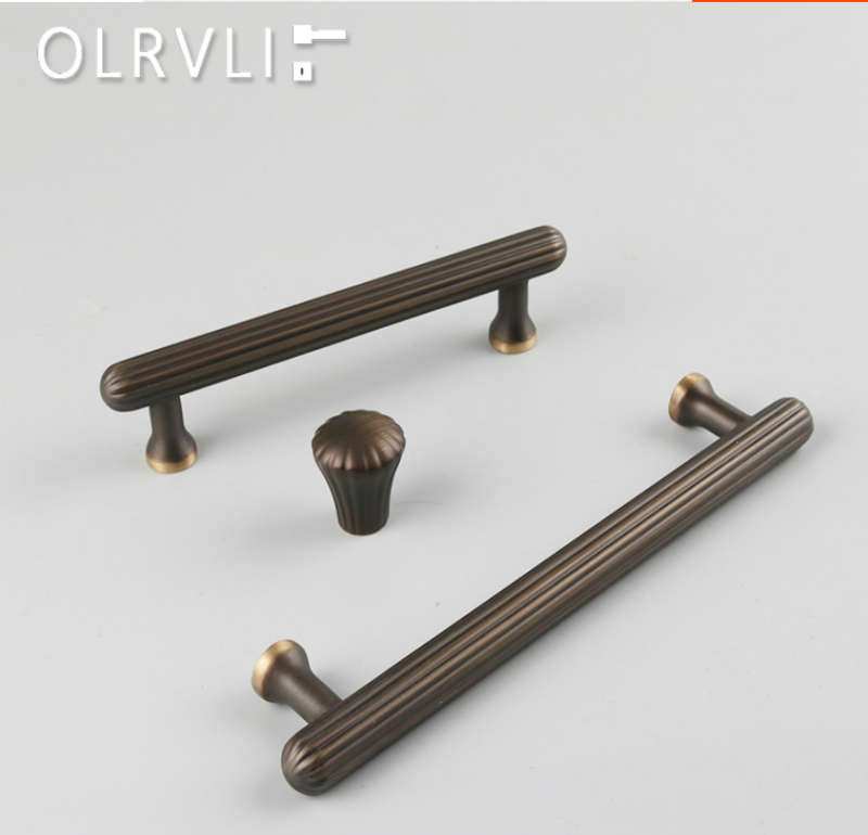 Tay nắm tủ Italia bằng đồng màu cà phê OLRVLI 803.120C 1