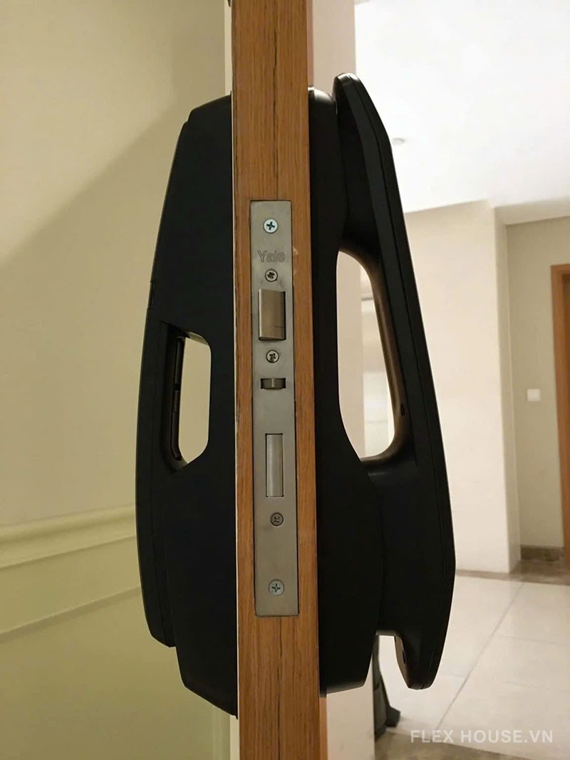 Khóa cửa thông minh Yale YMI70A 8