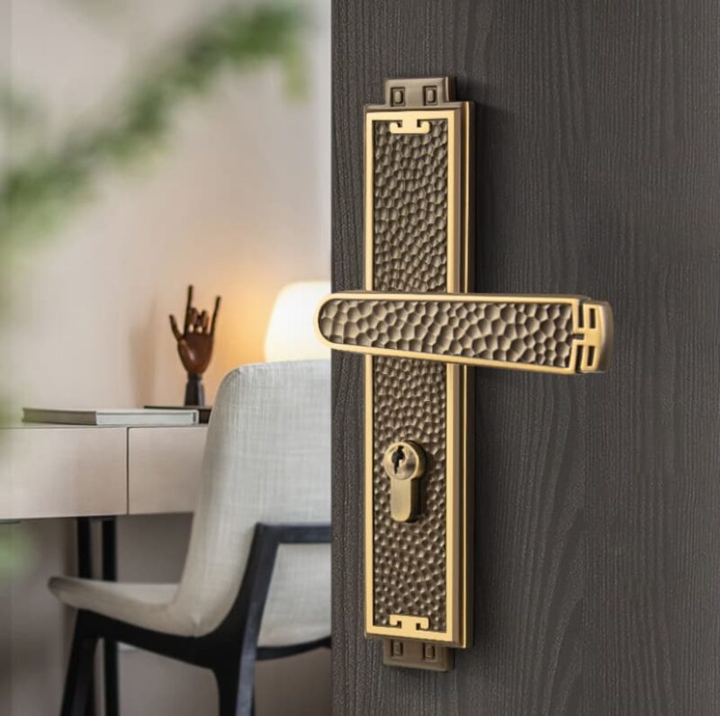 Khóa cửa bằng đồng rèn thiết kế Pháp BR20190-YSJ 3