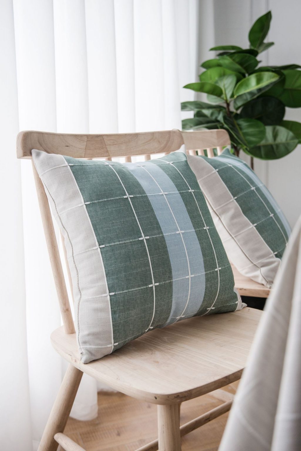 Khăn trải bàn caro tua rua phong cách boho HYQ3219 2