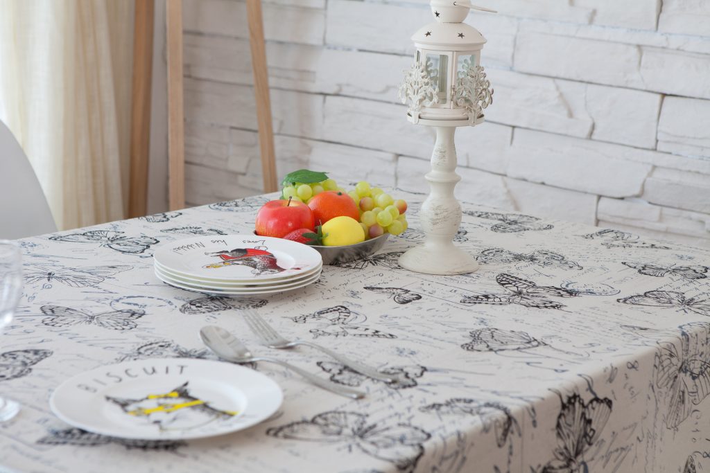 Khăn trải bàn họa tiết bức thư và bươm bướm vintage bằng sợi bông HYQ3238 1