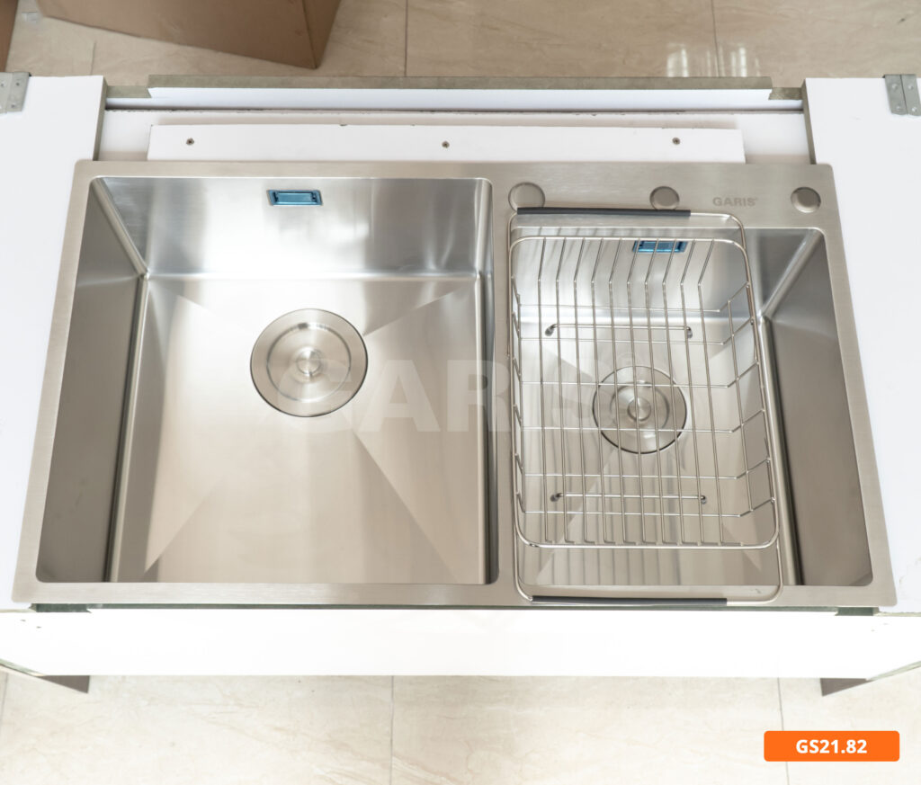 Chậu rửa chén bát 2 hố lệch sâu lòng vuông thoát nước tròn Garis GS21.82