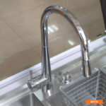 Vòi rửa tay nóng lạnh làm bằng inox có dây rút Garis MF11C