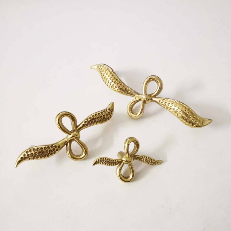 Tay nắm tủ đồng thau biểu tượng thắt nơ SBD5781 1