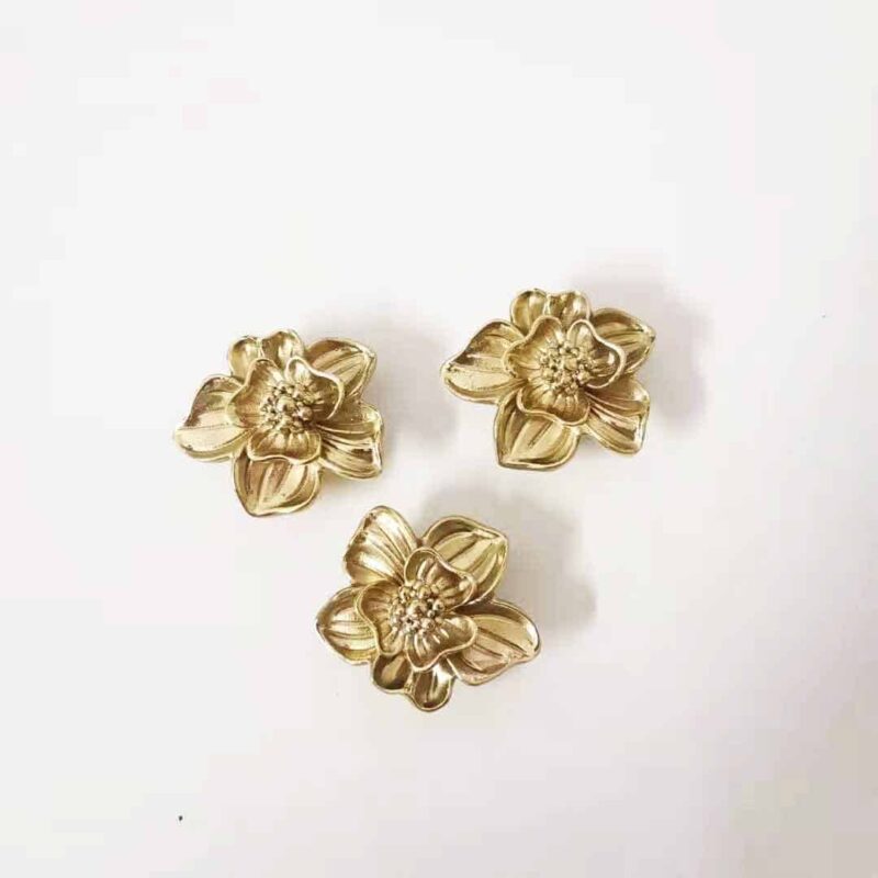 Tay nắm tủ đồng thau hoa nhất chi mai SBD8406 1