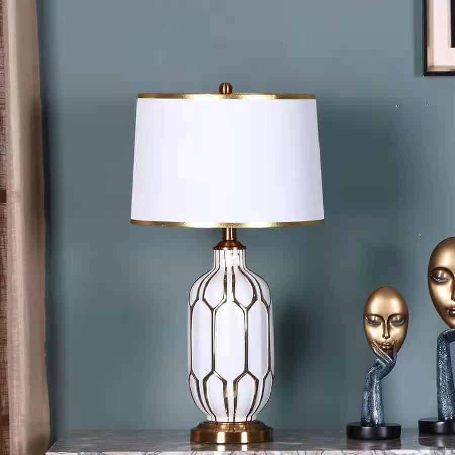 Đèn bàn bằng gốm xanh viền vàng sang trọng KL9944