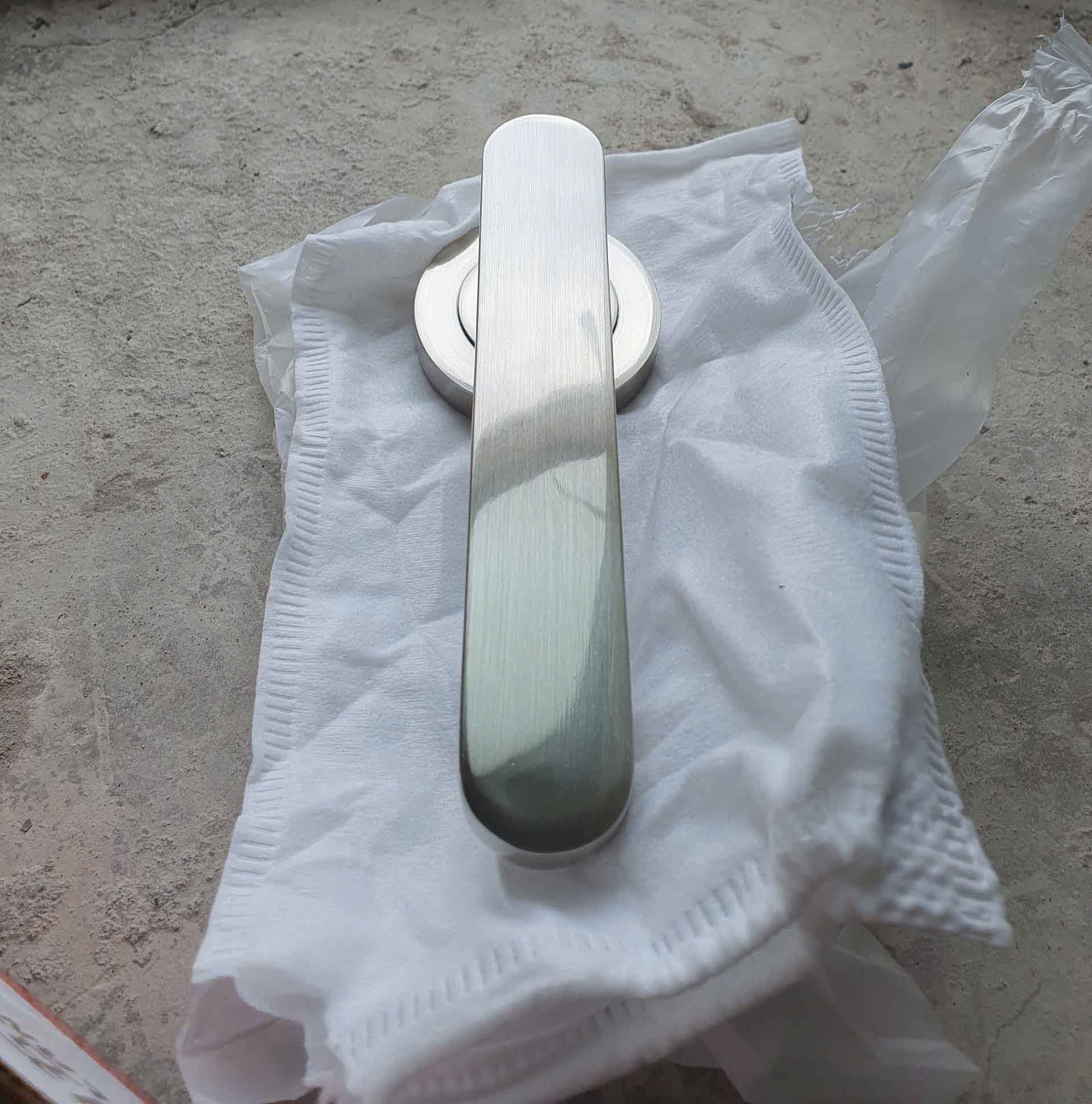 Khóa cửa phòng không chìa màu bạc mờ Taura DFL-713DL 6