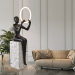 Đèn sàn tượng người ngồi trên bục ấn tượng HX1030