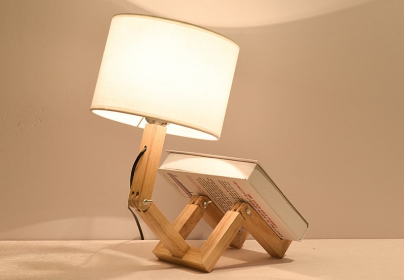 Đèn để bàn bằng gỗ robot sáng tạo XC9001 7