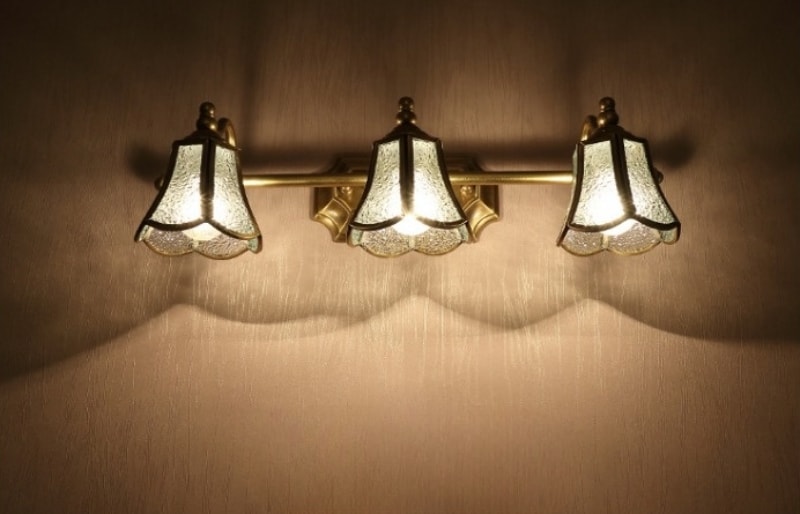 Đèn tường bằng đồng soi tranh cổ điển OD5689 10