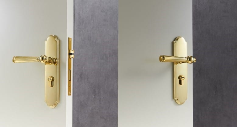 Khóa tay gạt đồng vàng PVD tân cổ điển R8155 9