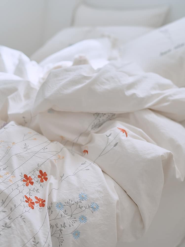 Bộ chăn ga trải giường màu trắng thêu hoa JJ7365 4