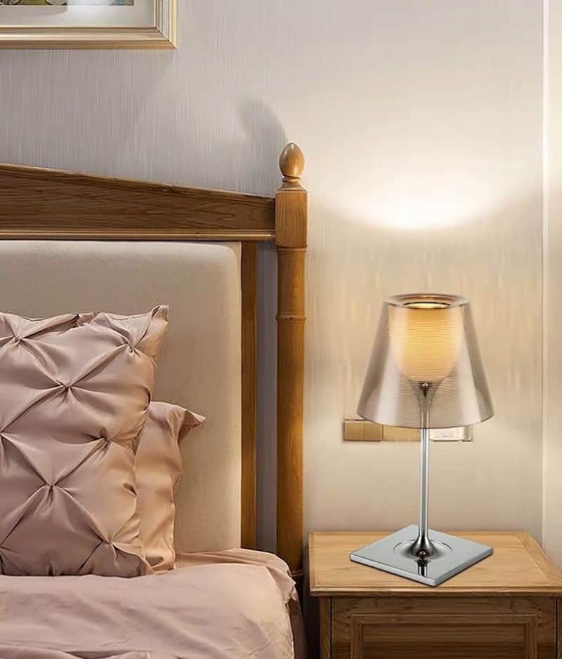 Đèn bàn chao acrylic hiện đại tối giản kiểu Ý HX6678 9