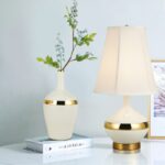 Đèn để bàn ngủ gốm sứ thân trắng viền vàng RX195