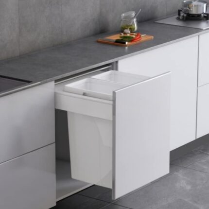 Lý do nên chọn thùng rác treo tủ bếp cho gia đình 12