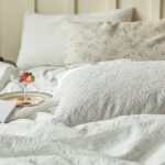 Bộ chăn ga gối hoa trắng tinh khiết dập nổi JJ7988