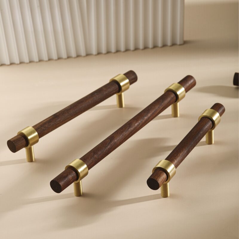 Tay nắm tủ thân gỗ óc chó chân đế vàng đồng JJ0026 4