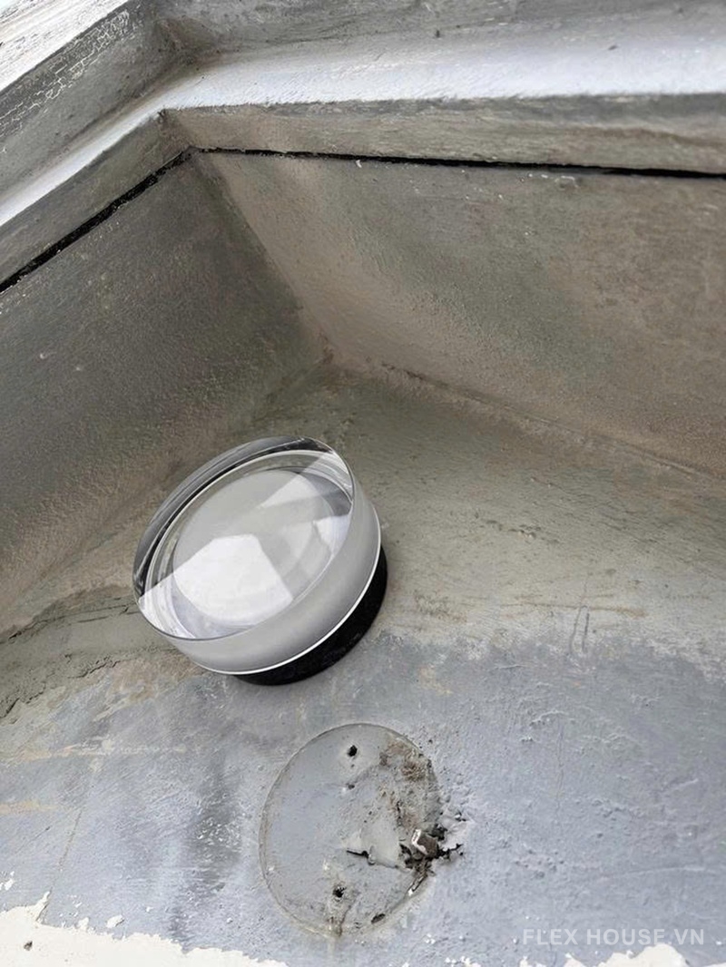 Đèn ốp tường hình tròn trang trí sân vườn biệt thự KE0029