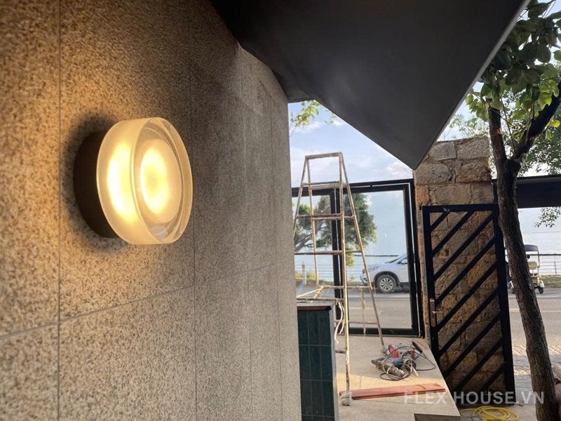 Đèn ốp tường hình tròn trang trí sân vườn biệt thự KE0029