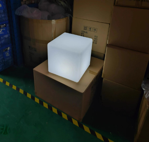 Đèn trang trí vườn khối lập phương nhiều màu XC017 13
