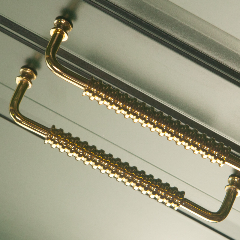 Tay nắm tủ bằng đồng vàng gold sang trọng HTS001 7