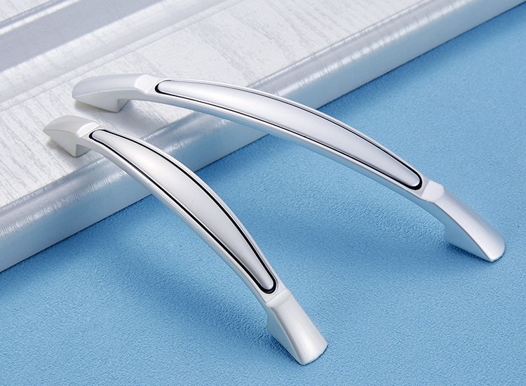 Tay nắm tủ hợp kim kẽm hiện đại dáng thuyền K4091 8