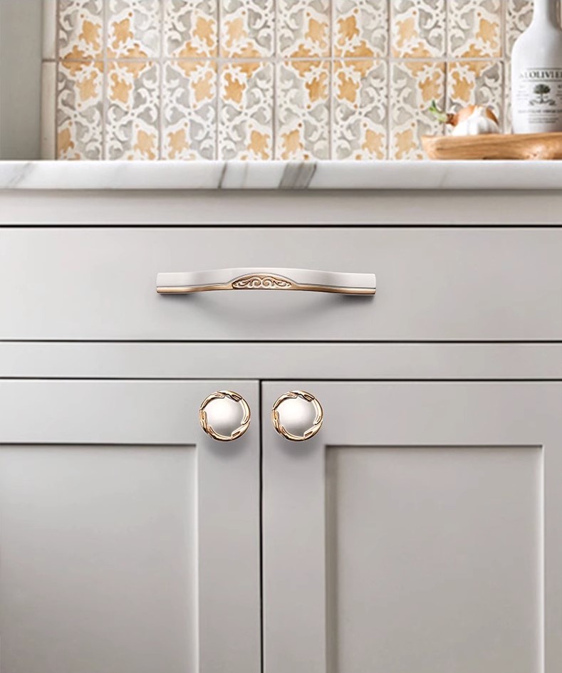 Tay nắm tủ hợp kim kẽm họa tiết nghệ thuật DW844 4