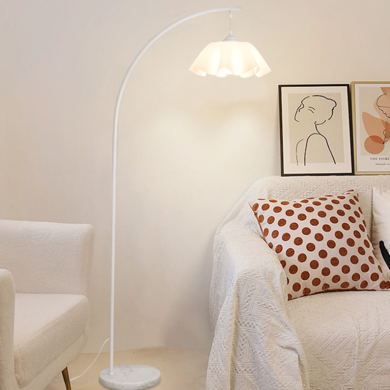 Đèn sàn cánh hoa màu trắng hiện đại TF381 4