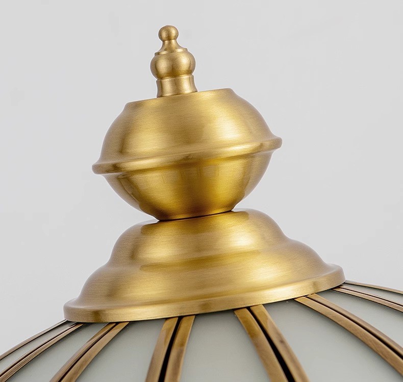 Đèn để bàn bằng đồng chụp đèn lồng thủy tinh D676 11