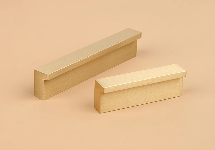 Tay nắm tủ bằng đồng số 7 dạng thanh FHOFC7 10