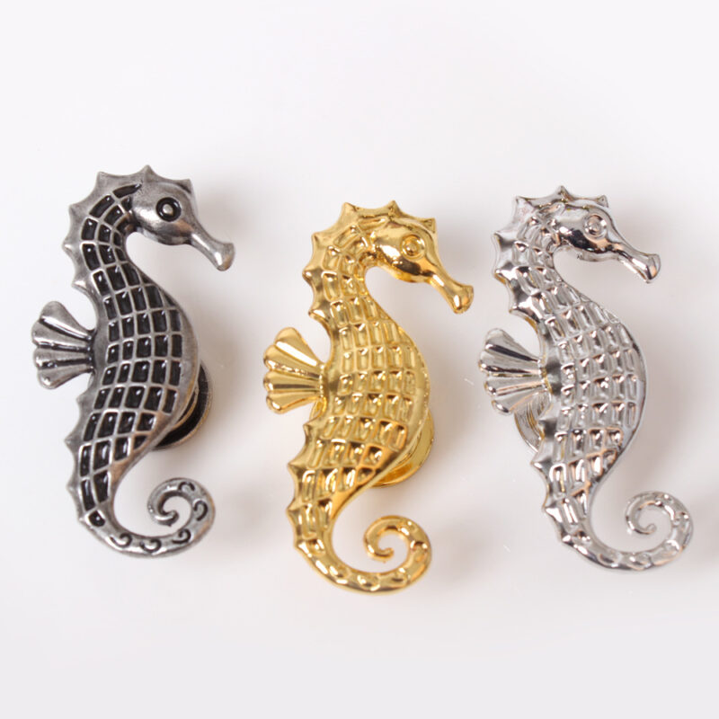 Tay nắm tủ hợp kim kẽm hình cá ngựa HA061 1