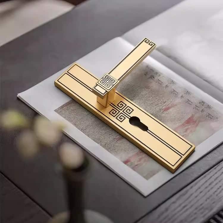 Khóa cửa tay gạt cổ điển Á Đông bằng đồng TRG518 8