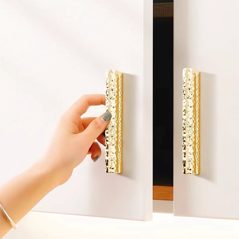 Tay nắm tủ hợp kim mạ titan sang trọng YM1857 9