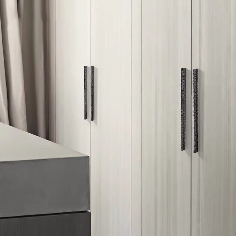 Tay nắm tủ hợp kim mạ titan sang trọng YM1857 12