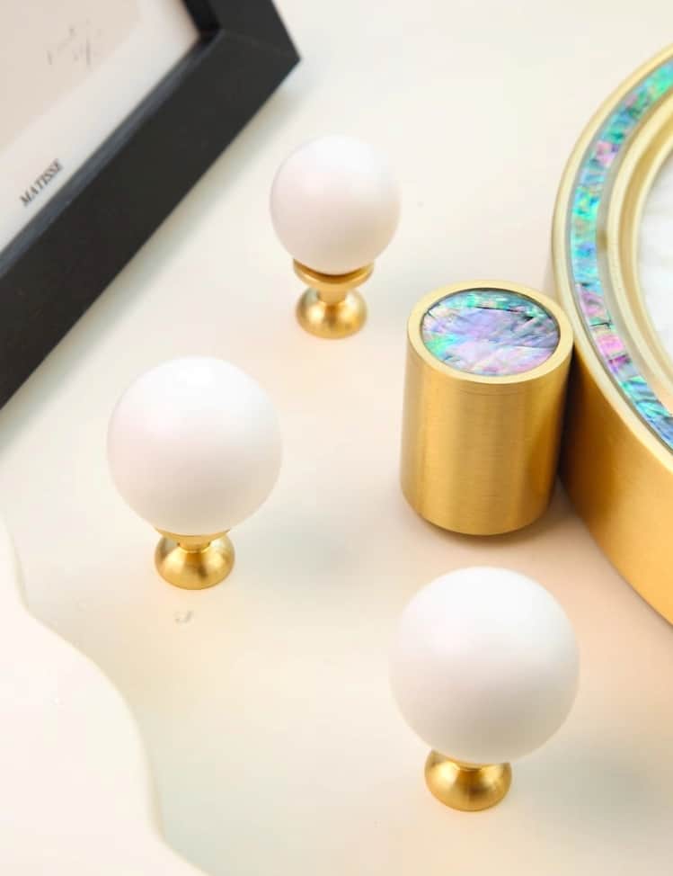 Núm tay nắm tủ tròn gốm sứ đế đồng TCY429 9