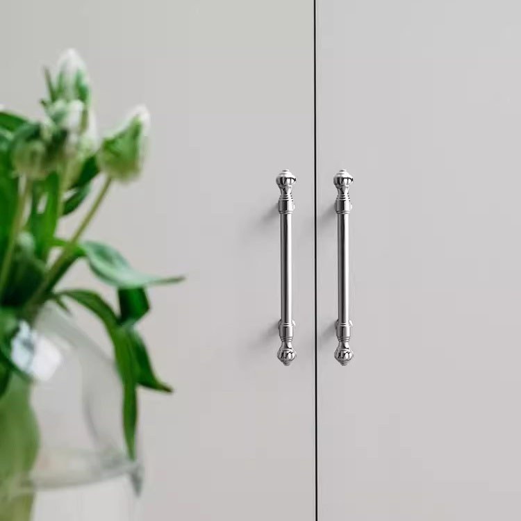Tay nắm tủ hợp kim sang trọng kiểu Tây Âu LKF7992 8