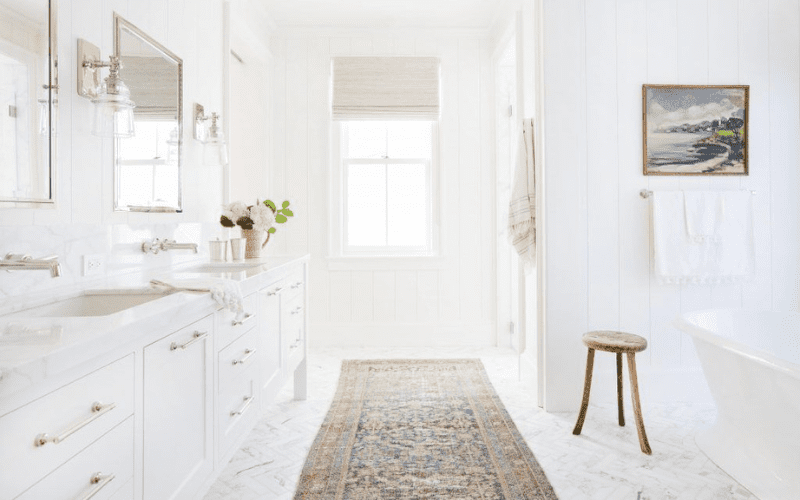 8 cách trang trí phòng tắm với gam màu trắng