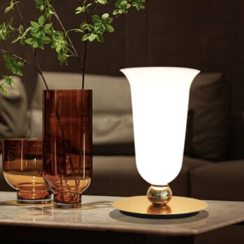 Đèn bàn kiểu dáng chiếc ly thủy tinh độc đáo HX6645