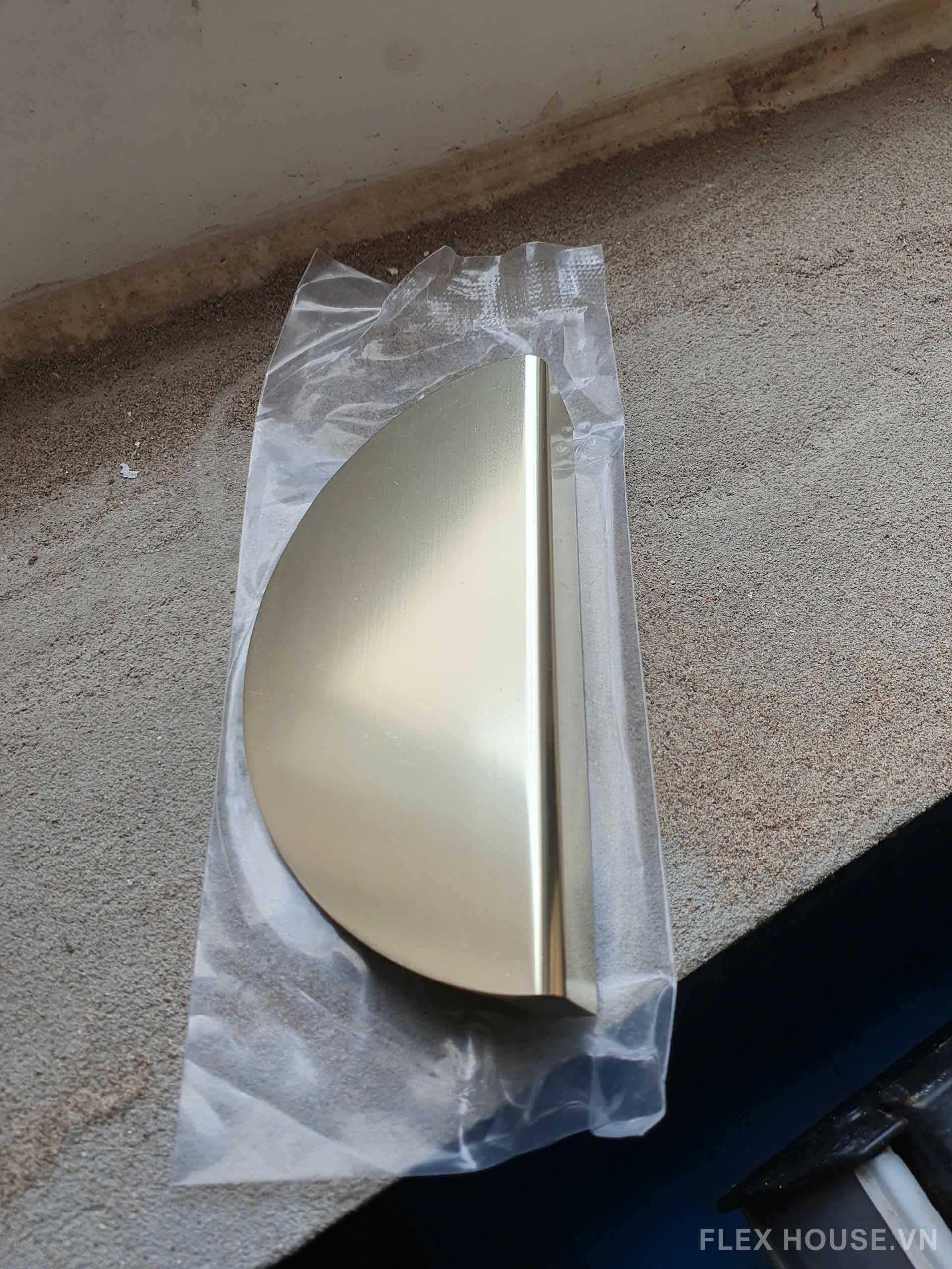 Tay nắm tủ hình bán nguyệt nhiều màu D66A 13