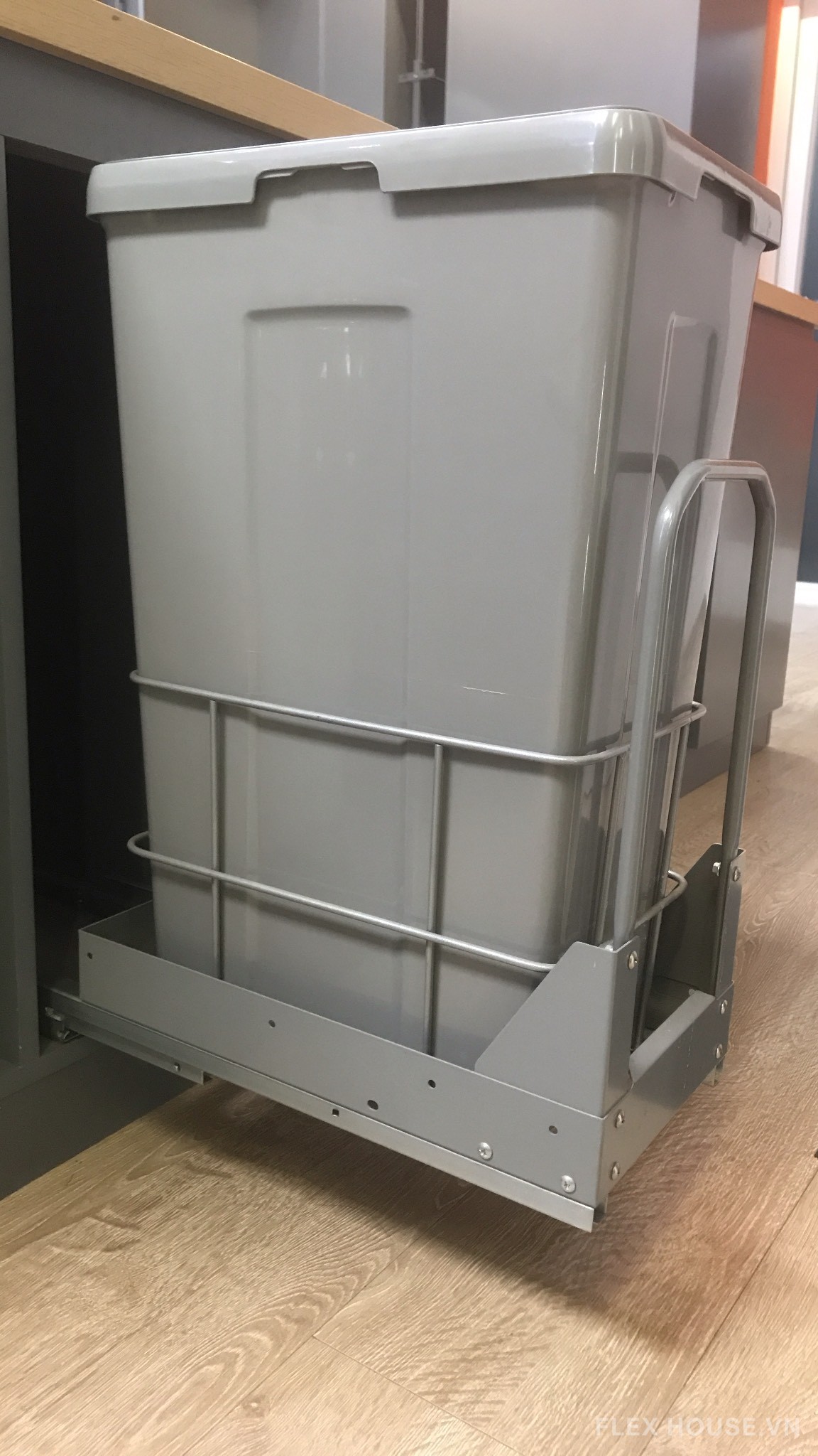 Thùng rác âm tủ một ngăn 35 lít WRB300 5