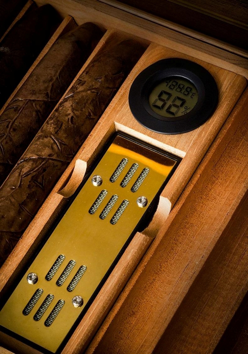 Hộp giữ ẩm cigar 50 điếu bằng da sang trọng LBS611 10