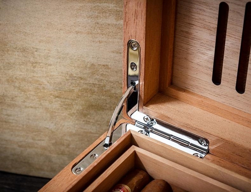Hộp giữ ẩm cigar bằng gỗ tuyết tùng có khóa LBS943 8