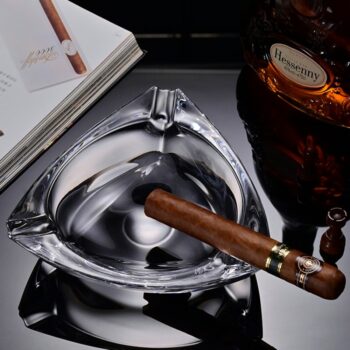 Gạt tàn cigar thủy tinh hình tam giác độc đáo CGL2428